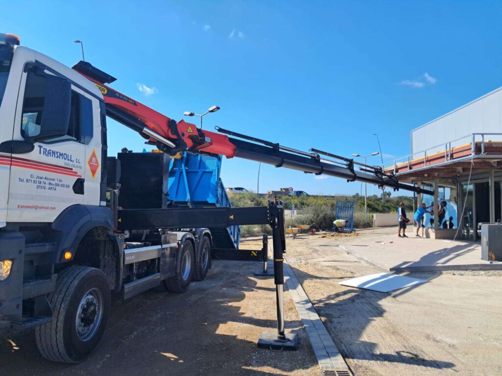 Grúa con ventosa en Mallorca con Transmoll