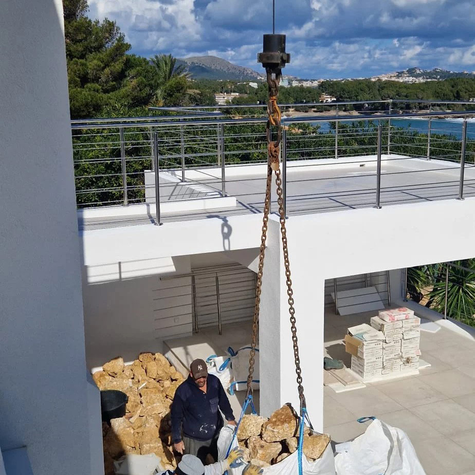 Winch es un accesorio para sacar bombas de pozo y trasladar objectos de gran peso en Mallorca